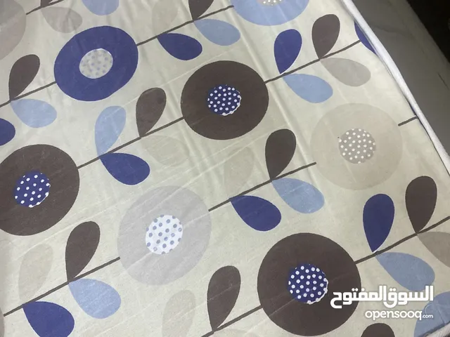 يوجد فرشه تخت مفرد