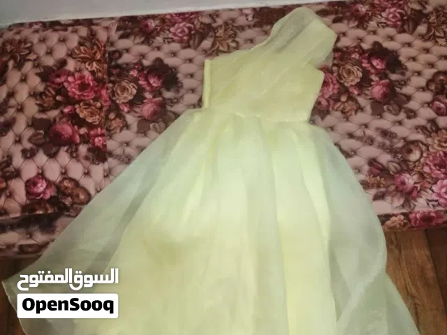 مجموعة فساتين بحالة ممتازة للبيع كوم واحد وسعر مغري