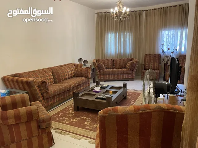 شقة مفروشة ارضية جبل طارق قرب الخدمات موقع مميز