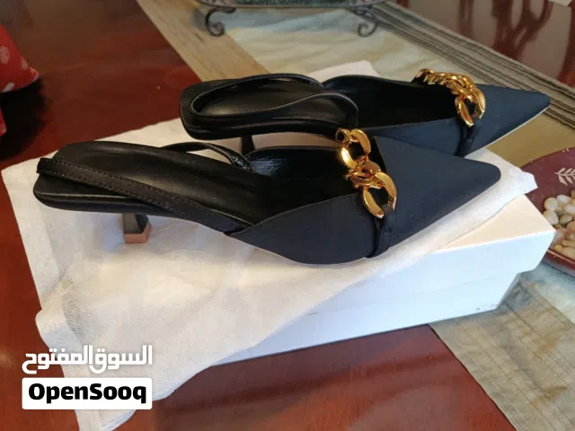 كنادر و صنادل جديدة من شي ان سبب البيع قياساتهم مش مناسبة
