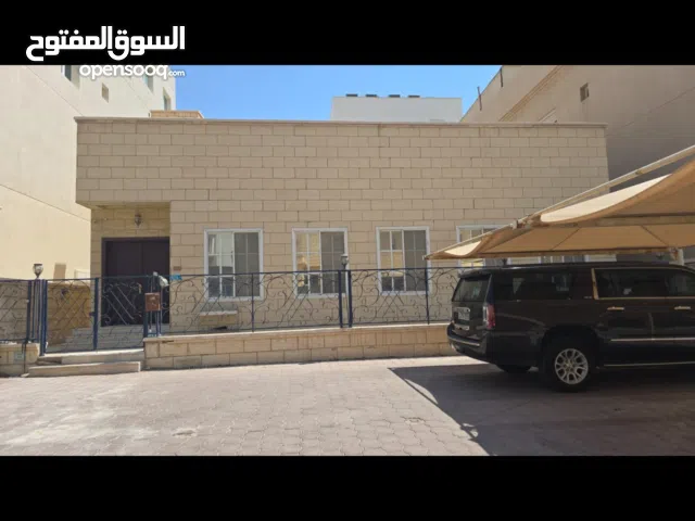 450 m2 5 Bedrooms Townhouse for Sale in Hawally Zahra