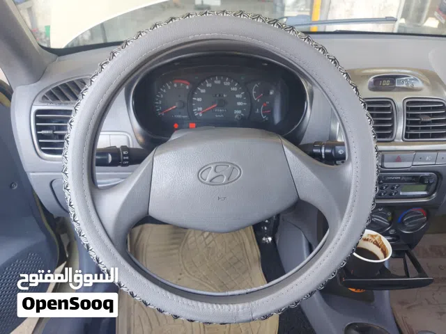 2001 هيونداي اكسنت Standard