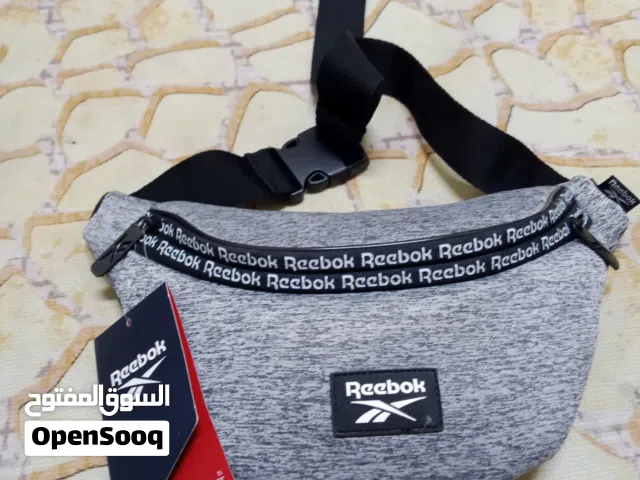 شنطة وحقيبة فاخرة وانيقة Reebok ريبوك أصلية 100% بحزام تثبيت على الخصر مصنوعة من القماش عالي الجودة