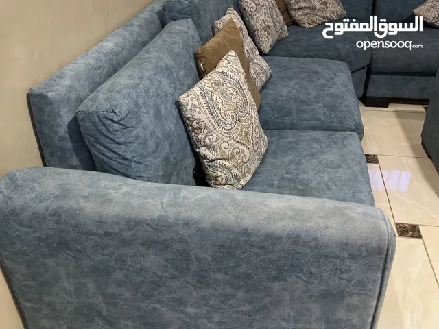 طقم كنب كورنر ازرق جلوس مكون من خمس مقاعد +صوفية+لفة مرفقة بالصور +اسكنلة عدد 2