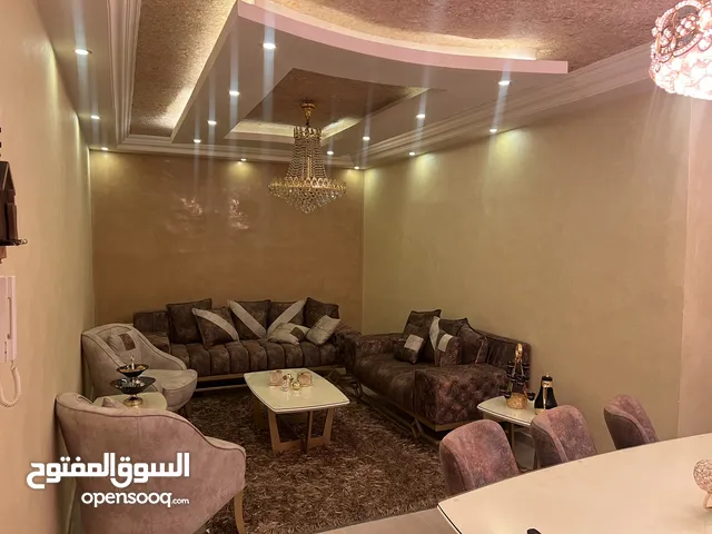 شقه للبيع الجبيهه شبه ارضي حي ام زويتينه تشطيب سوبر ديلوكس السفر بداعي البيع
