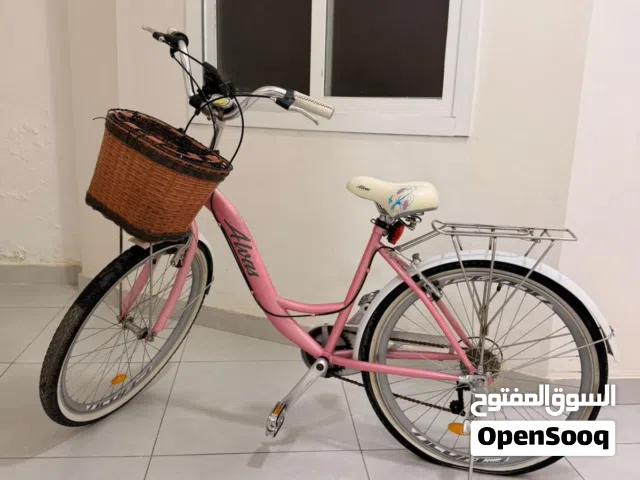 سيكل بناتي لون وردي مع سلة — نظيف جدًا