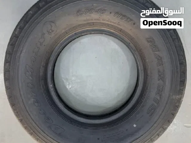 اطارات 900بالون اصليه بو جمل استخدام خفيف. مركبهم. اقل من 5اشهر للبيع الجدين فقط رنج 16