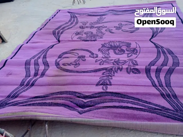سجاد لون نهدي مستعملة عرضها 3في4 تقريبًا مستعملة للبيع