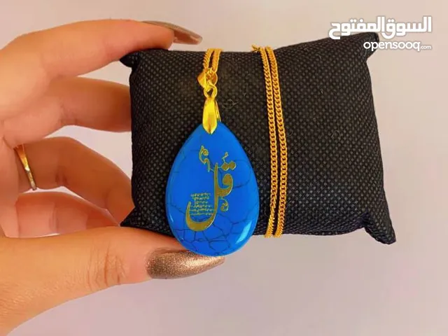 قلادة من الحجر الفيروزي