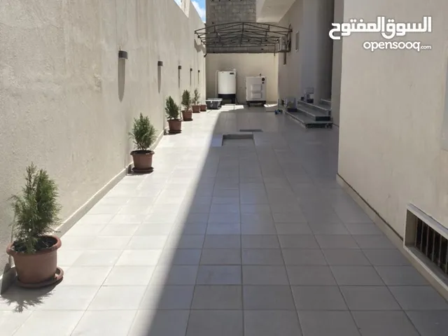 مبني تجاري للايجار ابوسليم علي شارعين