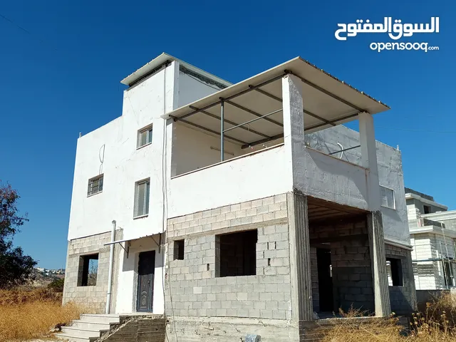 بيت طابق واحد ( الثاني )  أو طابقين اثنين حسب الطلب