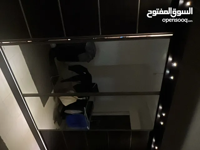 خزانة مودرن تفصيل مستعملة بحالك جيدة