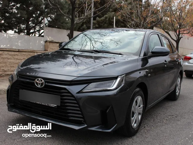 تويوتا يارس 2023 وارد الشركة المركزية لون مميز للبيع بسعر مغري مالك أول قاطعة 1800 km