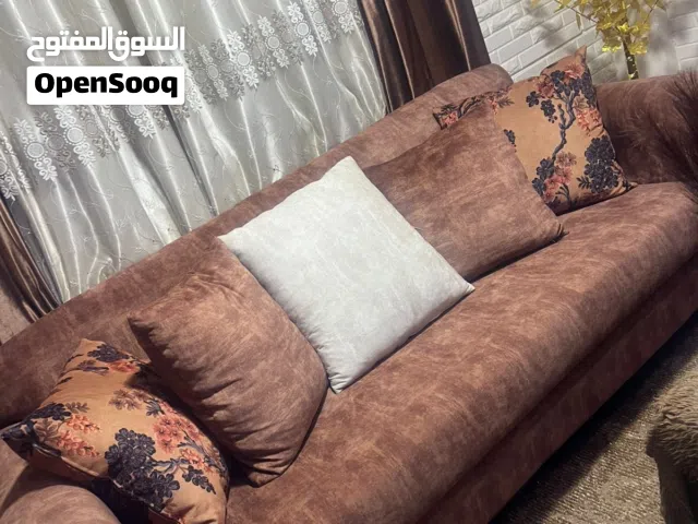 طقم كنب + البرادي +السجاده +الطاوله