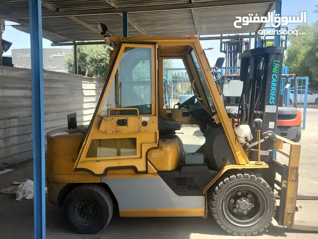رافعة شوكية يوني كاريرز