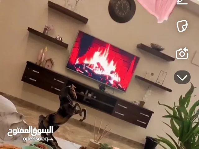 طاولة تلفزيون خشب لاتيه تقيل جدا استعمال خفيف