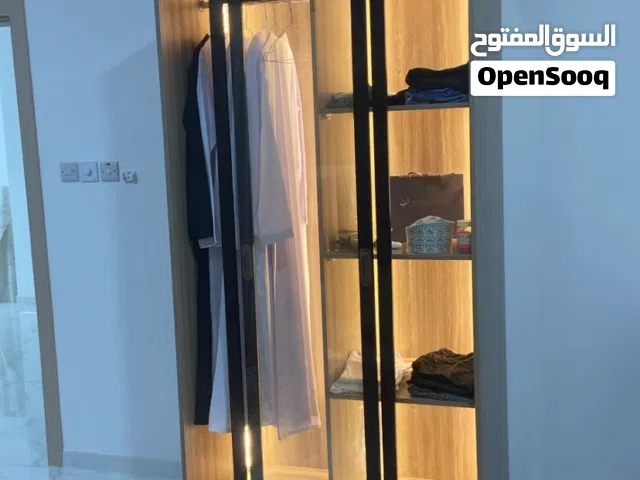 للبيع سرير مع كبت استعمال بسيط