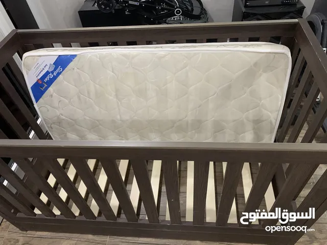 سرير خشبي للنوم للاطفال ممتاز مع فرشه