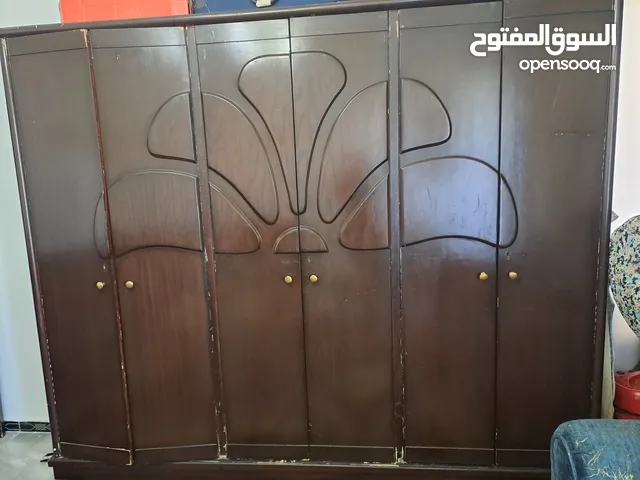 خزانه مستعمله للبيع خشب ممتاز بحاله جيده السبب لعدم وجود مكان في المنزل