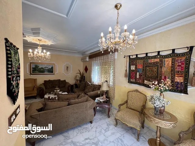 دابوق فيلا مستقله فلات موقع مميز مقابل حدائق الحسين وقرب ستي مول
