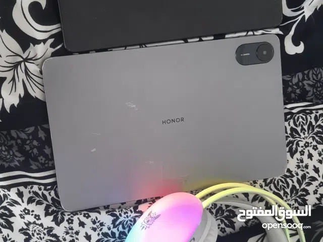 honor x9 pad and two HUAWEI tab and free ONIKUMA gaming headset. both tab screen   Damage