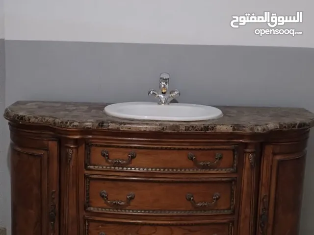 خزانة خشب فاخرة مع مغسلة