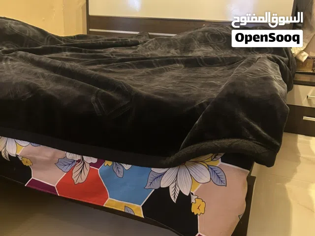 سرير مع دوشك