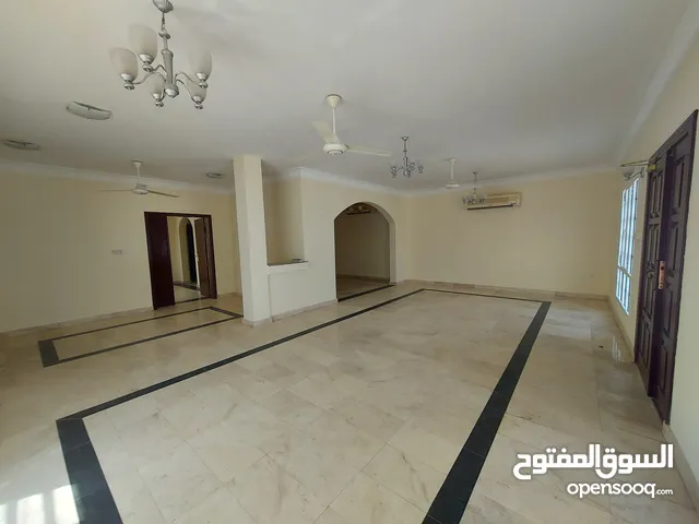 4 Bedrooms Villa for Rent in Al Hail REF:878R