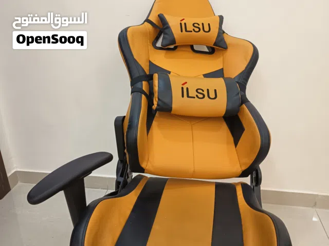 كــرســي جــيـمــنـق  ILSU لــون اســود واصــفــر   عــلــى بــرتــقــالــي