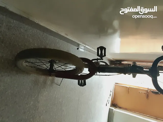 سيكل مستعمل جدييد للبيع يستحمل وزن ثقيل و التواير سفنج فلذالك لا تخاف من المسامير و غيره التاير شر
