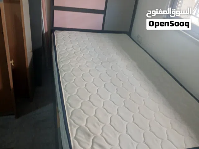 عرفت نوم ثلاث تخوت بيجي معها