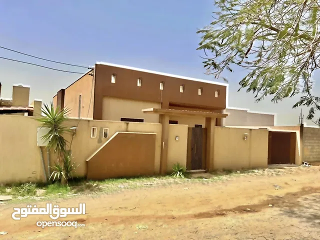 300 m2 4 Bedrooms Townhouse for Sale in Tripoli Ain Zara