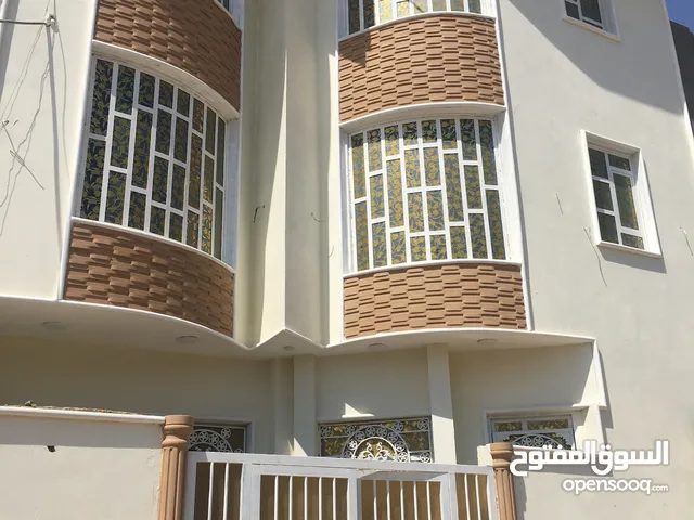 100 m2 5 Bedrooms Townhouse for Sale in Basra Tannumah