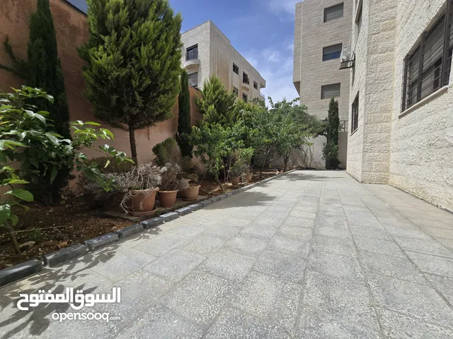 فرصة شراء شقة أرضية ( 100 ) % في عبدون مع حديقة وكراج خاص