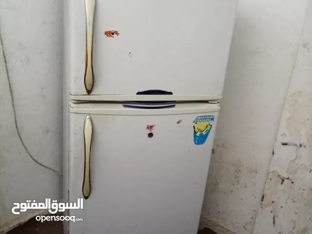 ثلاجة مستعملة بحاجة جيدة للبيع