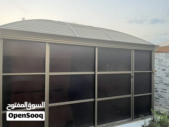 مجلس خارجي او غرفه صغيره في الخارج