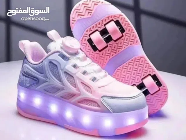 بوط يمكن تحويله الى سكيت ذو عجلتين للاطفال