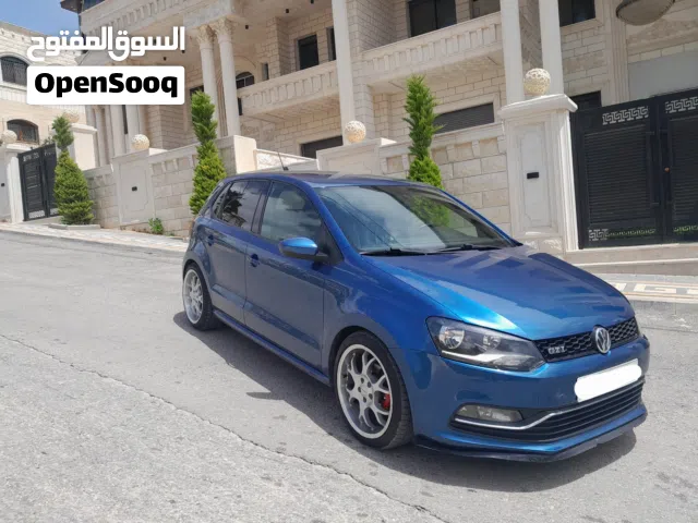 2015 فولكسفاغن بولو Standard