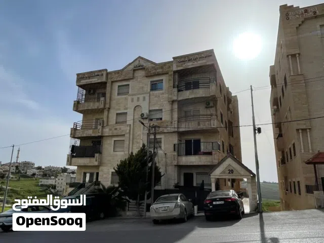 شقه للبيع في اجمل مناطق اربد بالقرب من مستشفى بديعه نزول مركز التدريب المهني مدخل خاص مع ساحه.