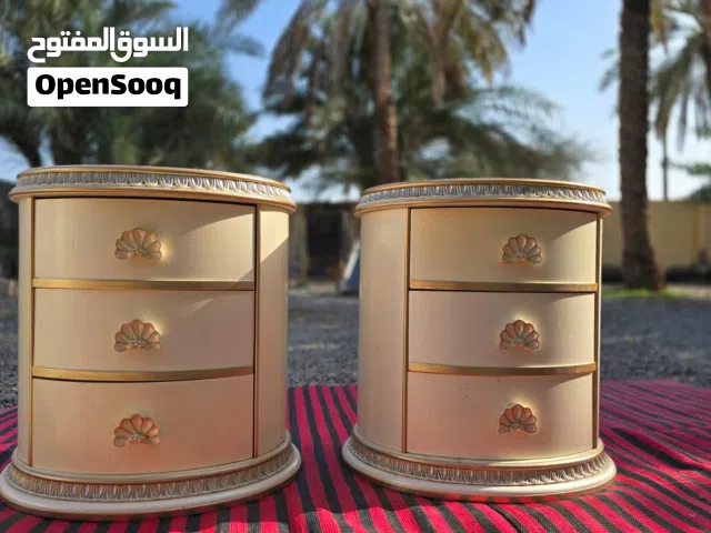 طاولات جانبية للسرير