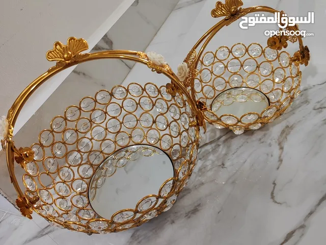 مضيفتين موديل سلة لون ذهبي