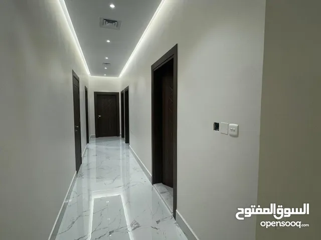 جنوب عبدالله المبارك تشطيب عالي جداً سوبر ديلوكس مدخل سهل على المنطقه. (تواصل مباشر مع المالك)