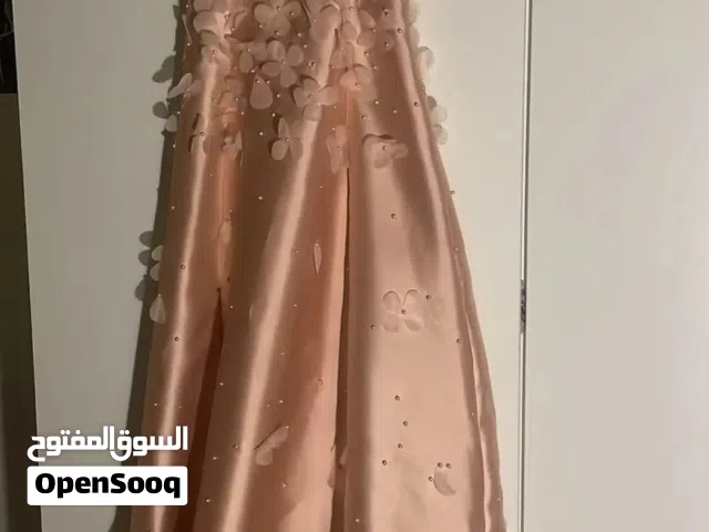 بيع فستاين سهرات من مقاسات مختلفه