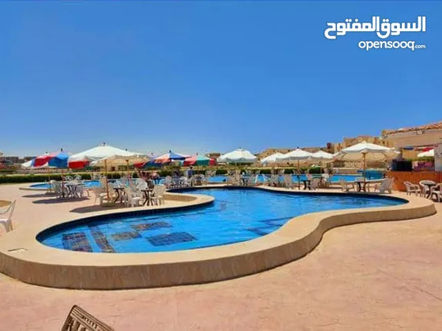 **شاليه أول علوي بحمام سباحة خاص في قرية الروضة!**