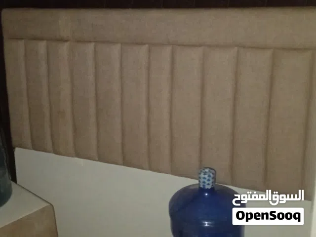 غرفة نوم كاملة بالاضافة لفضية تحف و ملحق ادراج