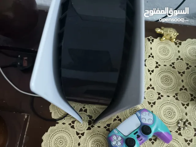 سلام عليكم ورحمه الله وبركاته يخوان بلاي ستيشن 5 سي مش مفتوح الايد الاصليه بس الكرتونه مش موجوده