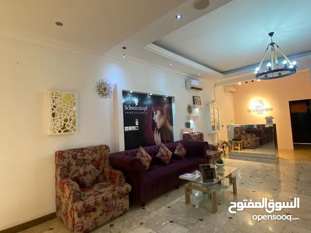 صالون للبيع