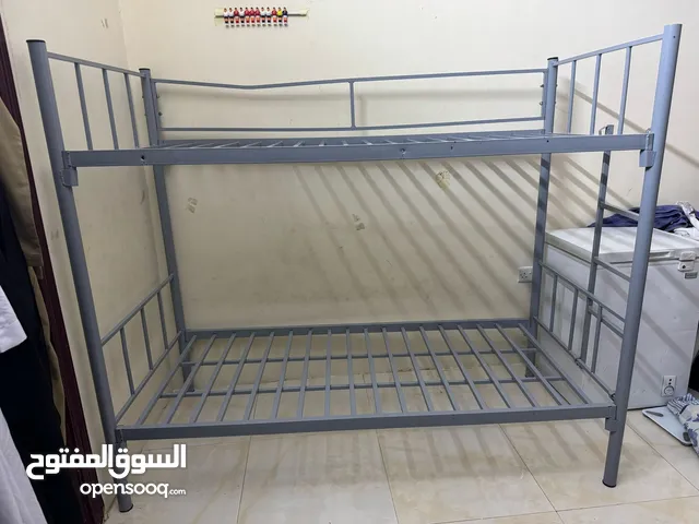 سرير للبيع