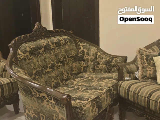 كنب مستعمل للبيع الخشب قوي و القعده مريحهههه