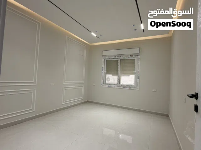 شقة للبيع لم تسكن كاش او اقساط بنفس سعر الكاش في اربد بسعر منافس جدًا.